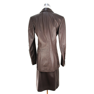 老式羅意威 (Loewe) 徽標(biāo)皮革 復(fù)古與品質(zhì)的完美融合